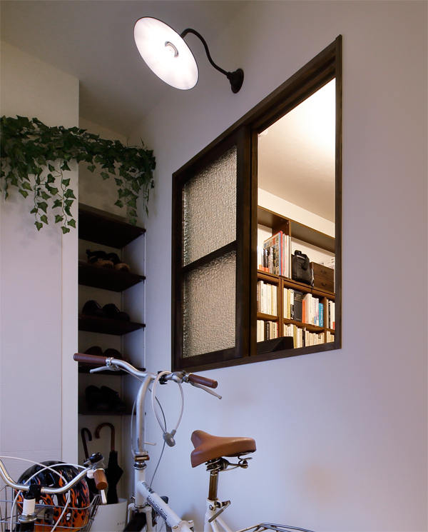 室内窓を設置することで明るく開放的な空間作りができます。