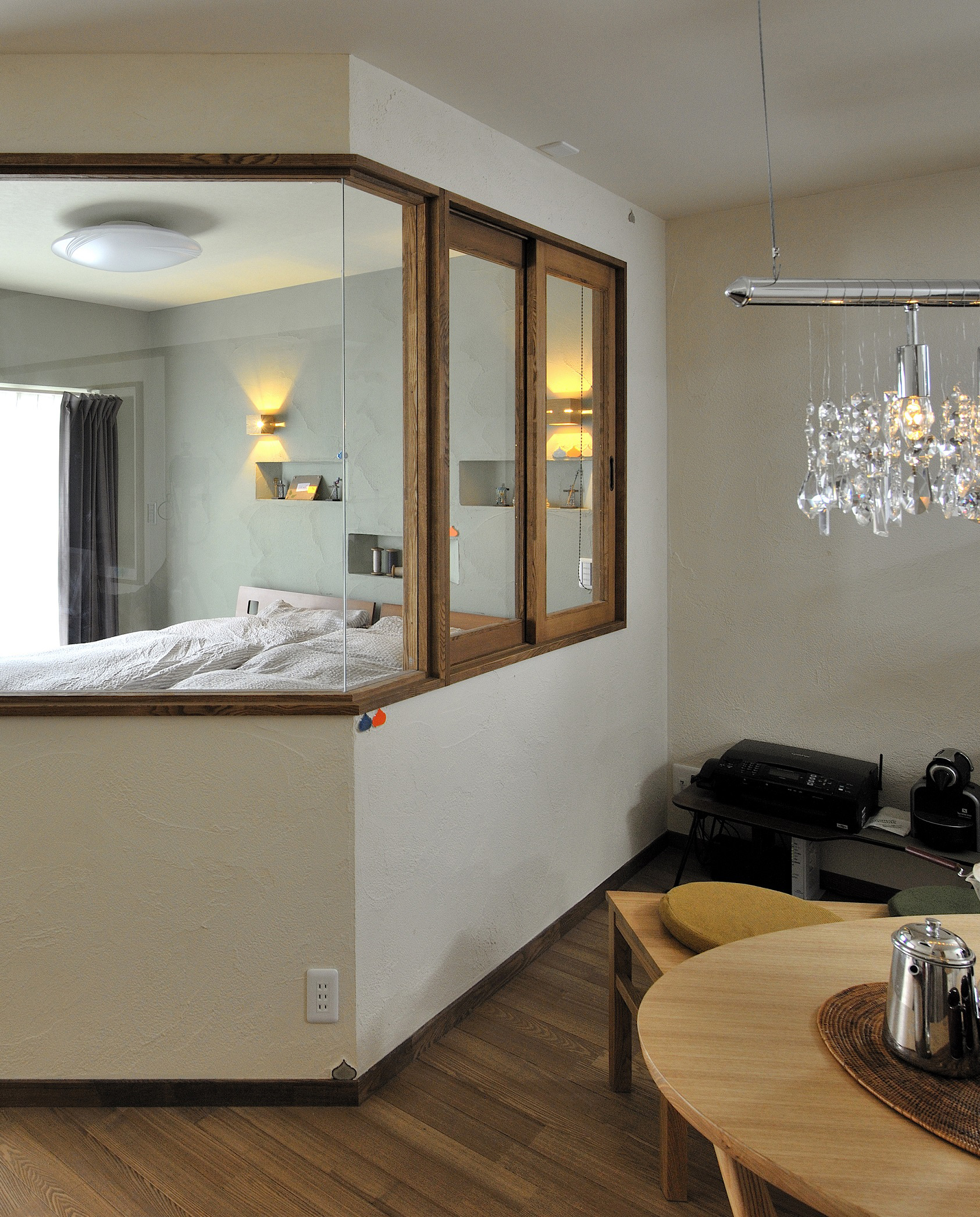 室内窓を設置すると、視認性がとても良くなります。